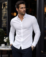 color:white